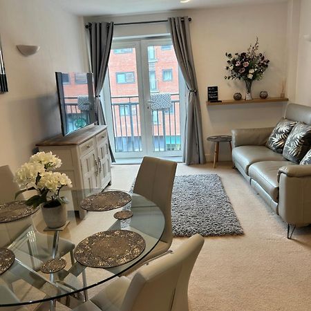 City Centre Apartment. レクサム エクステリア 写真