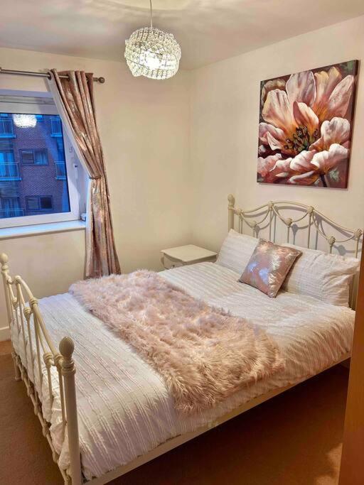 City Centre Apartment. レクサム エクステリア 写真
