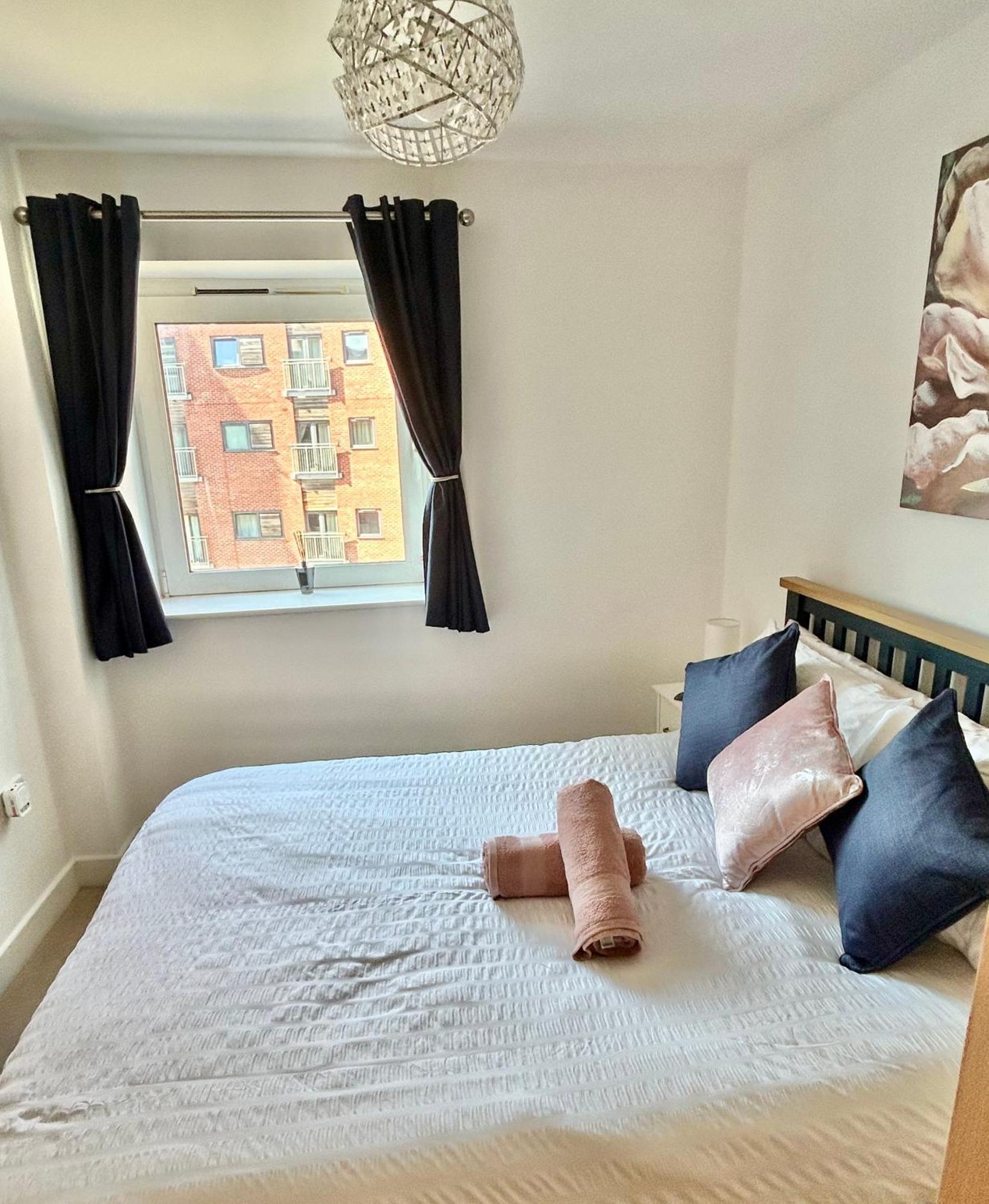 City Centre Apartment. レクサム エクステリア 写真