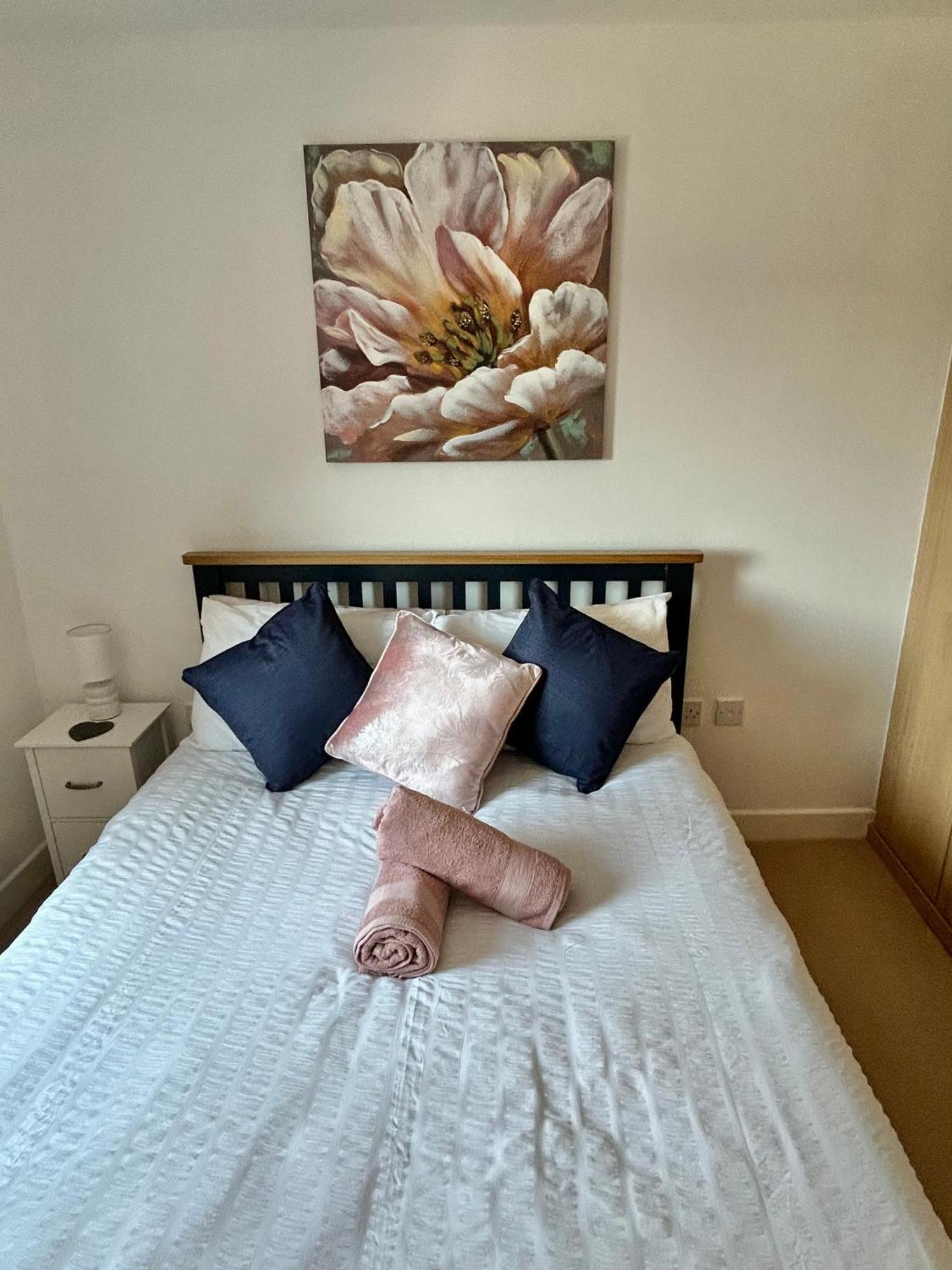 City Centre Apartment. レクサム エクステリア 写真