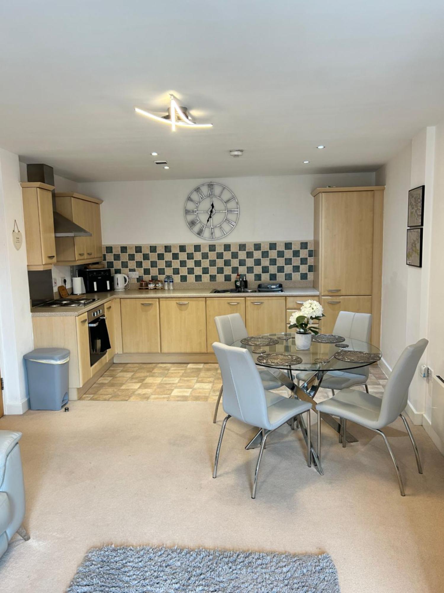 City Centre Apartment. レクサム エクステリア 写真