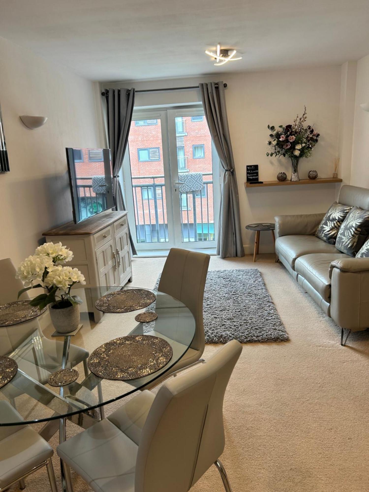 City Centre Apartment. レクサム エクステリア 写真